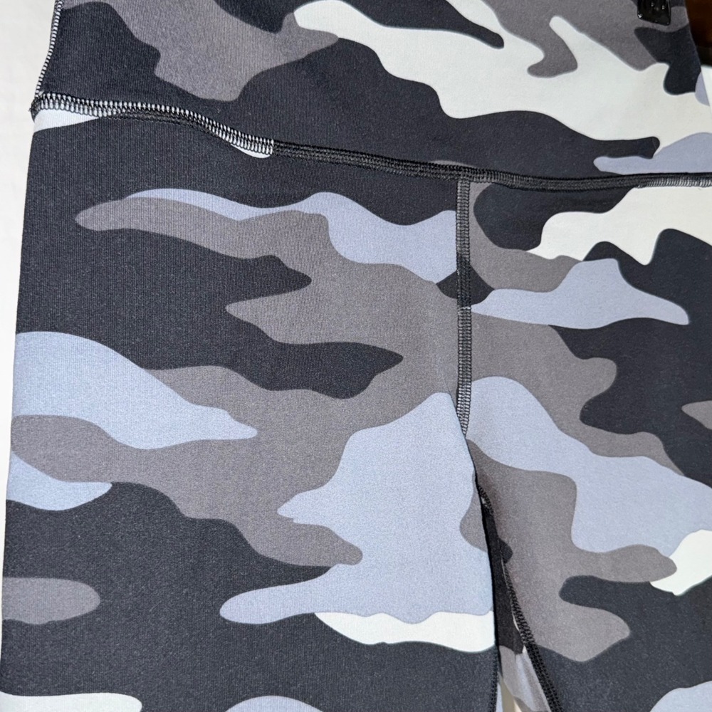 PINK Victoria's Secret Camo Leggings Ultimate High Waist Grey Black Womens M - Picture 8 of 8